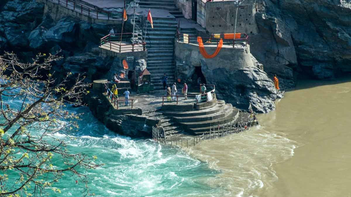 देवप्रयाग में शिव मंदिर